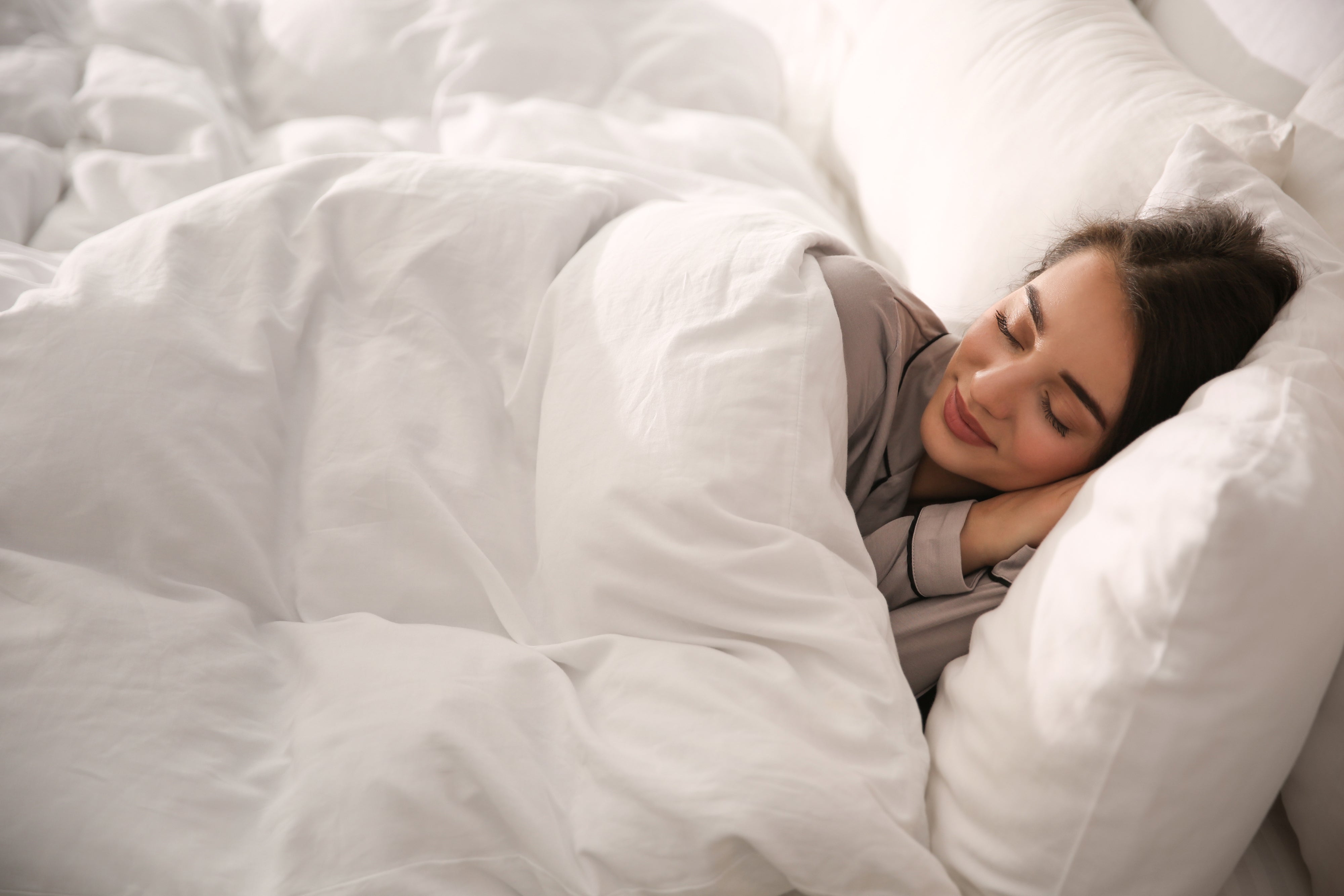 How Side-Sleepers Can Prevent Shoulder Pain from Sleeping - Yogasleep